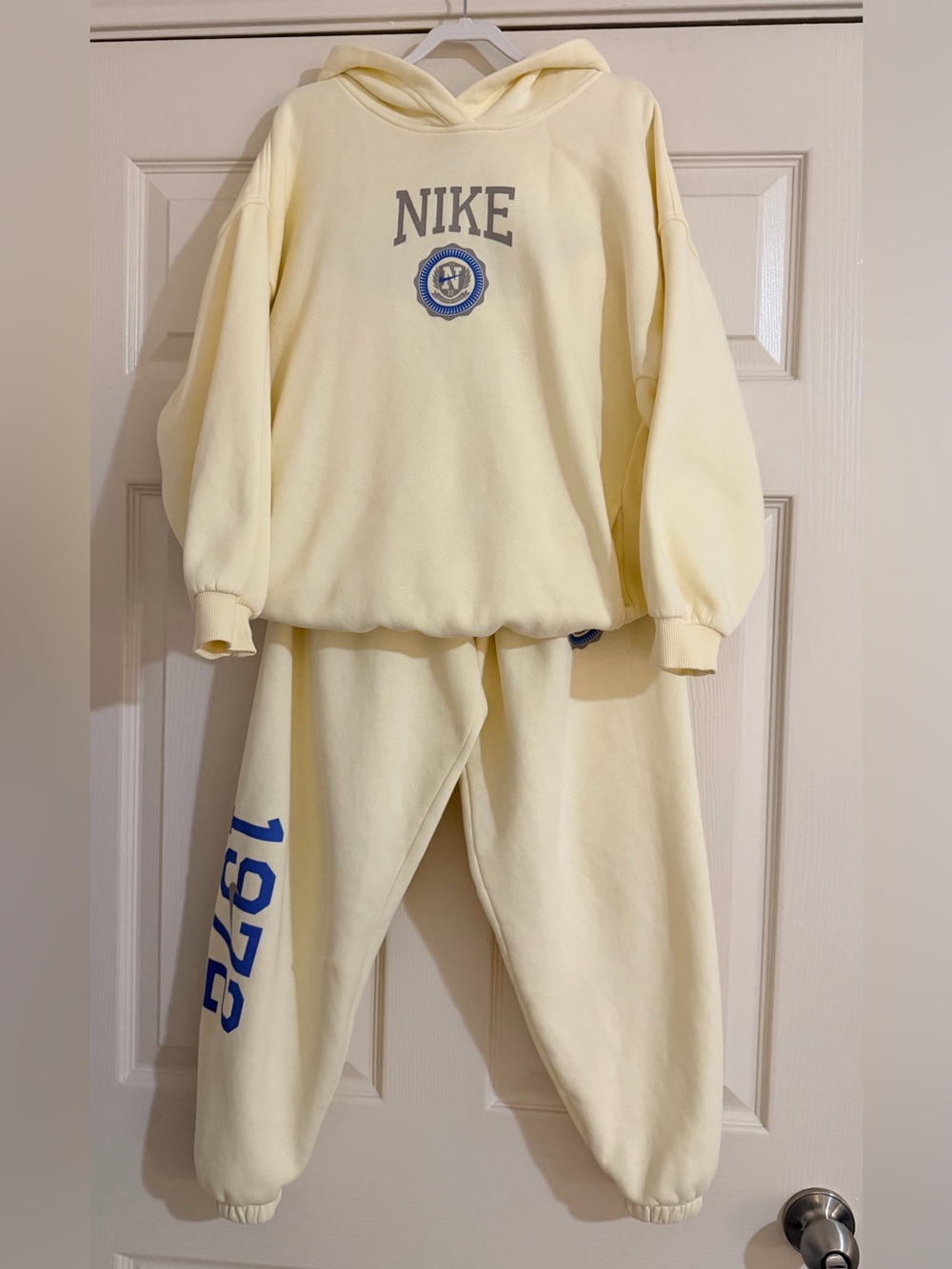 Nike Girls 2-Piece Hoodie & Jogger Set Yellow Medium